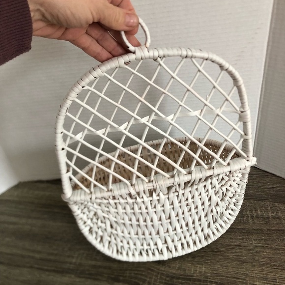 Vtg White Woven Wall Basket - Picture 5 of 11